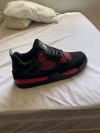 Zapatillas Jordan Negras y Rojas