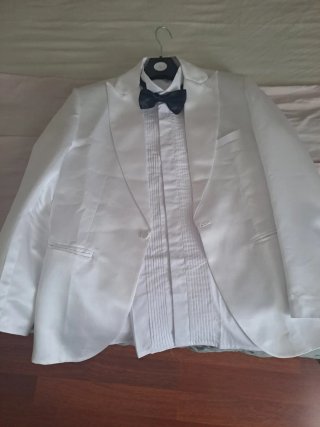 Traje de chaqueta + camisa + pajarita blanco satén