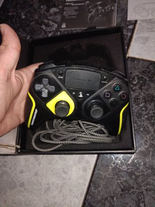 Controller Thrustmaster eSwap Pro per PS4 (non si sa se funziona)