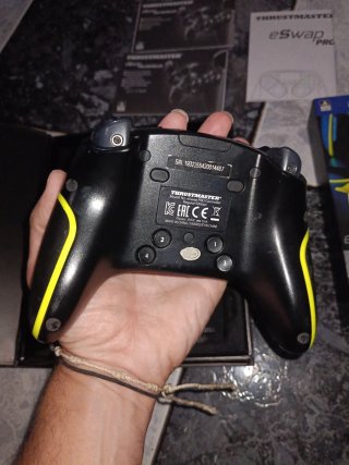 Controller Thrustmaster eSwap Pro per PS4 (non si sa se funziona)