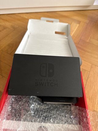 Nintendo Switch + 2 mandos extra + cargador mandos