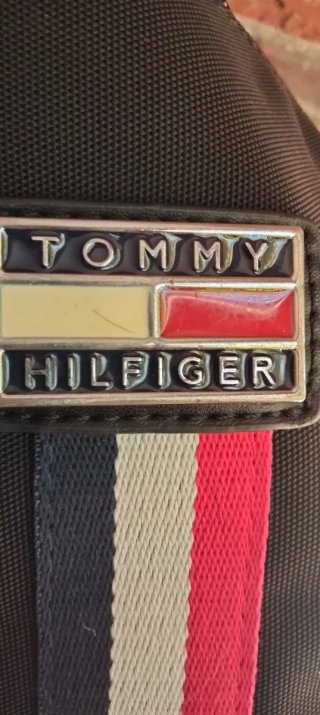 Bolso bandolera Tommy Hilfiger negro y rojo