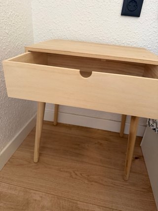 2 Mesita de noche de madera clara 20€ cada una