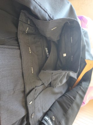 Traje gris de hombre, un solo uso