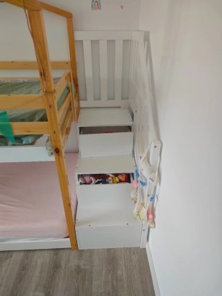 Cama infantil casa madera y escaleras