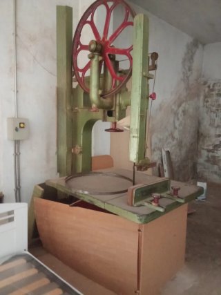 Sierra de cinta industrial