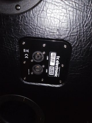 Pantalla Bajo TC Electronic K 212