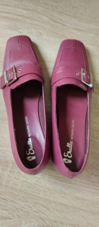 Zapatos de piel Borgoña con hebilla