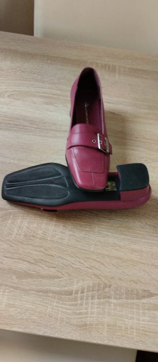 Zapatos de piel Borgoña con hebilla