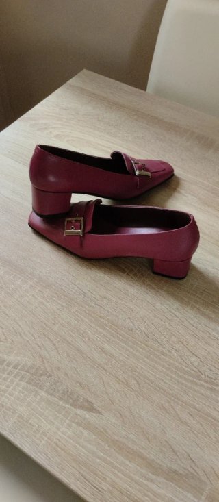Zapatos de piel Borgoña con hebilla
