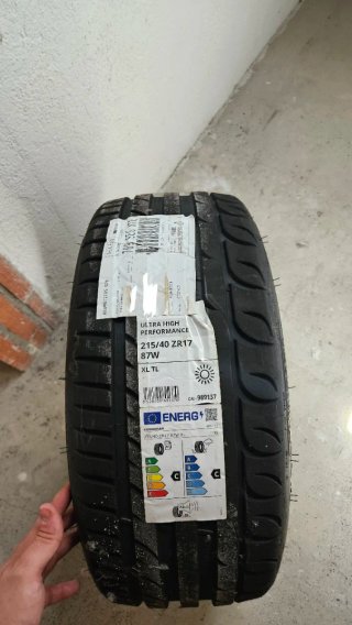 Neumático Kormoran 215/40 ZR17 87W XL