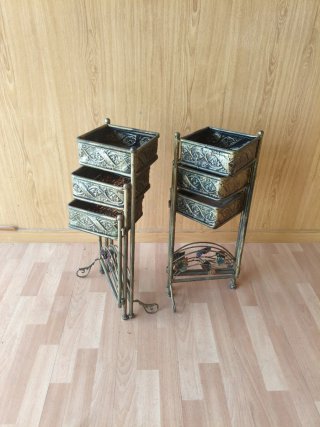 Macetero de metal dorado para interior