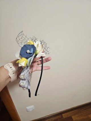 8 Tiaras y Accesorios para el Cabello para niñas.