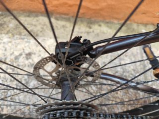 Bicicleta Coluer Acid componentes Shimano Deoré LX