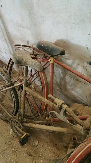 Bicicleta Vintage Roja para Restaurar
