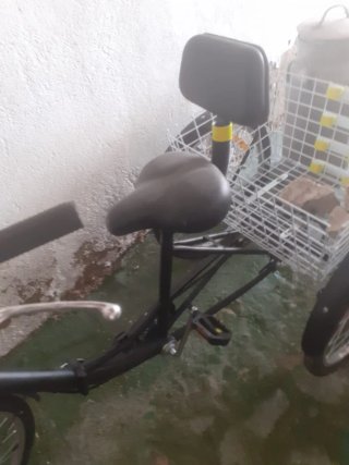 Triciclo adulto con cesta