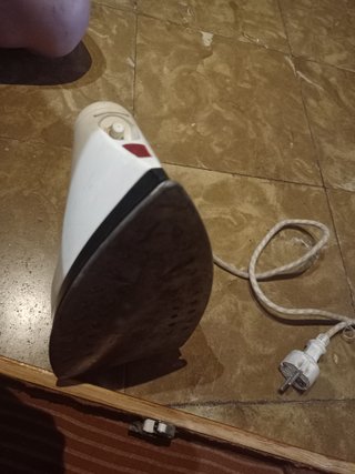 Plancha de ropa blanca