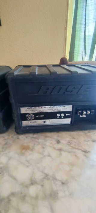 Altavoces Bose model 25 surface mount speaker