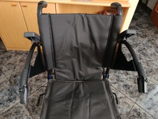 Silla de ruedas para espacios reducidos