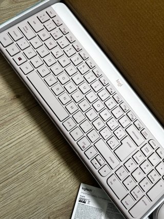 Logitech Slim Combo MK470 Rosa