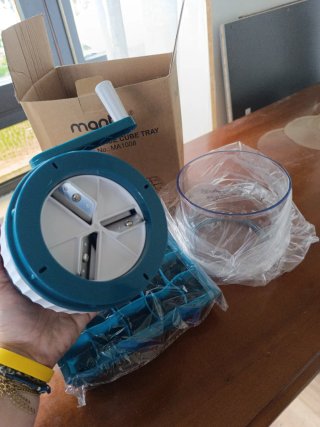 Picadora de hielo y cubitera Manba nueva