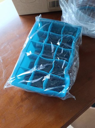Picadora de hielo y cubitera Manba nueva