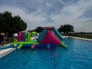 Castillo hinchable acuático con piscina