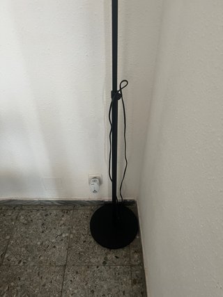 Lámpara de pie moderna negra y blanca
