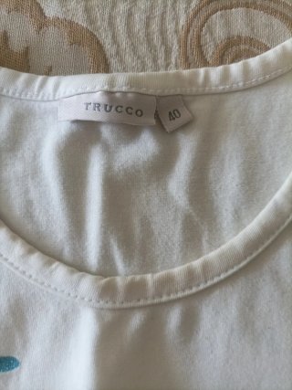 Camiseta blanca con estampado de peces