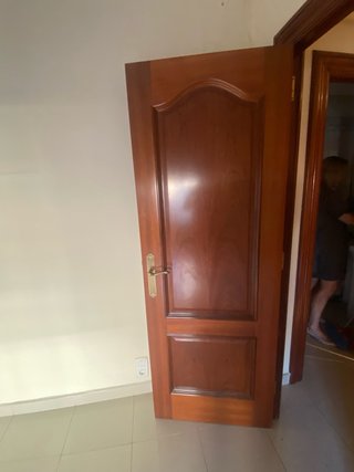 9 puertas( 7 de madera + 2 de cristal)