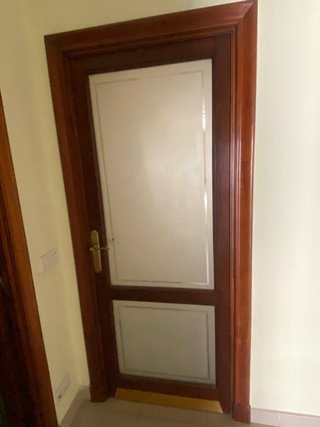 9 puertas( 7 de madera + 2 de cristal)