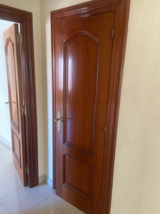 9 puertas( 7 de madera + 2 de cristal)