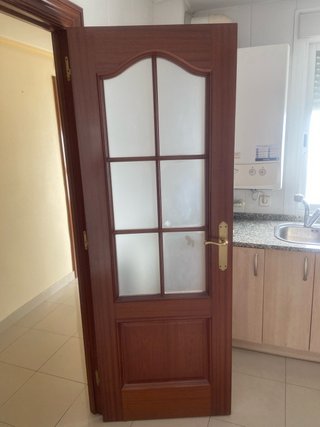 9 puertas( 7 de madera + 2 de cristal)