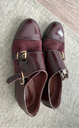 Zapatos de vestir con hebillas