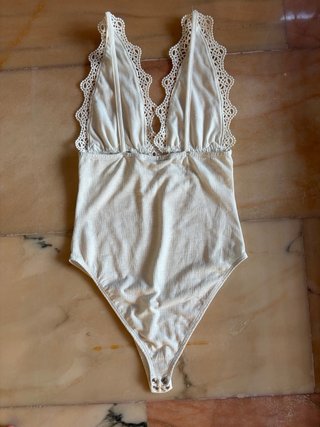 Body Pull&Bear encaje blanco XS