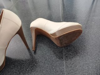 Zapatos de tacón blancos peep toe