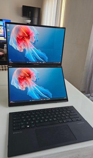 Asus Zenbook Duo UX8406