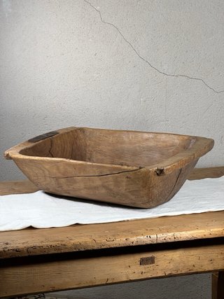 Artesa antigua de una pieza