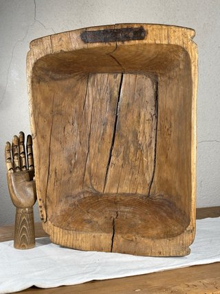 Artesa antigua de una pieza