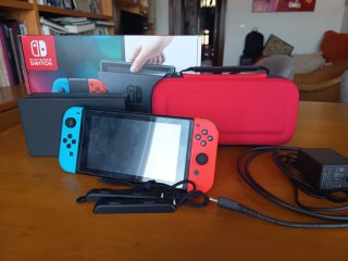 Nintendo Switch Completa + Funda + microSD