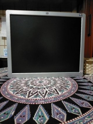 Monitor HP L1750 Plata y Negro