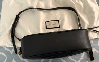 Borsa stile Gucci in pelle nera GG Marmont
