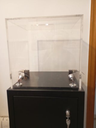 Vitrina Torre con Llave