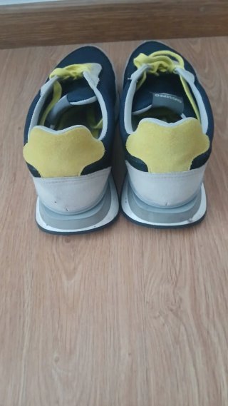 Zapatillas Gioseppo Beige, azul y amarillas chico