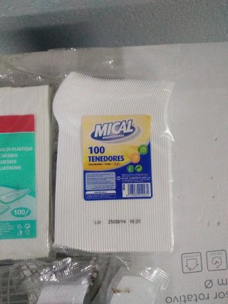 300 Tenedores de Plástico Mical y 125 picos.
