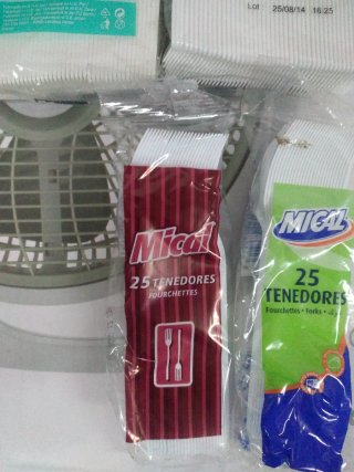 300 Tenedores de Plástico Mical y 125 picos.