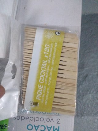 300 Tenedores de Plástico Mical y 125 picos.