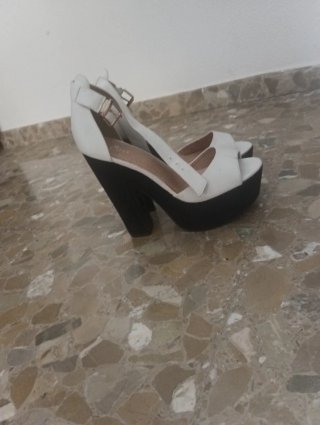 Sandalias blancas de plataforma