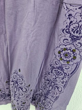 Camiseta tirantes lila estampada con flores