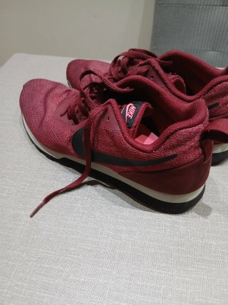 Zapatillas Nike Rojas y Negras